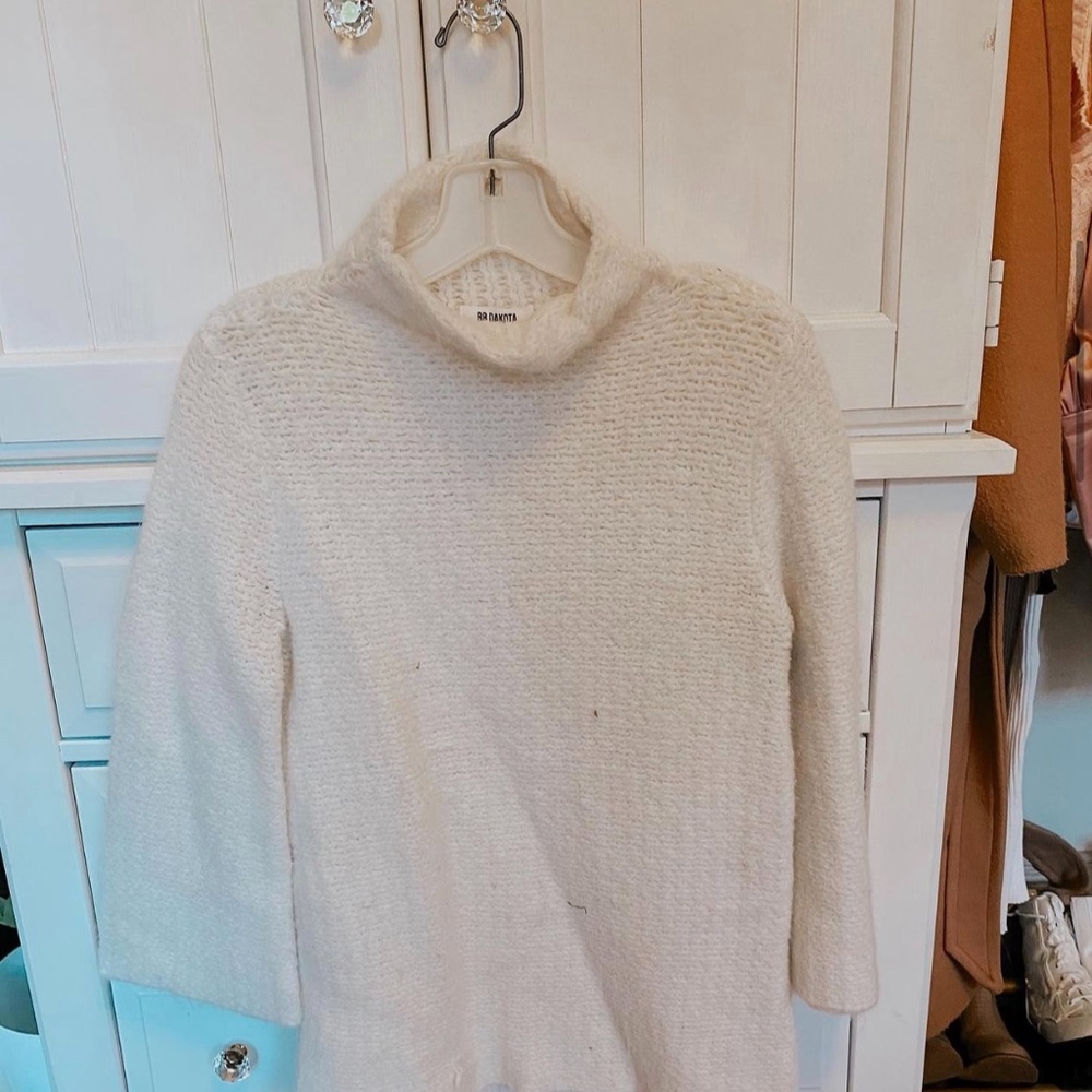 BB Dakota White 3/4 Sleeve Sweater